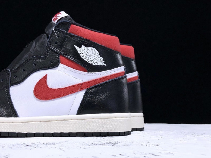 JORDAN 1 RETRO HIGH BLACK GYM RED 555088-061