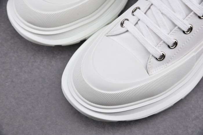 Alexander McQueen Boost white