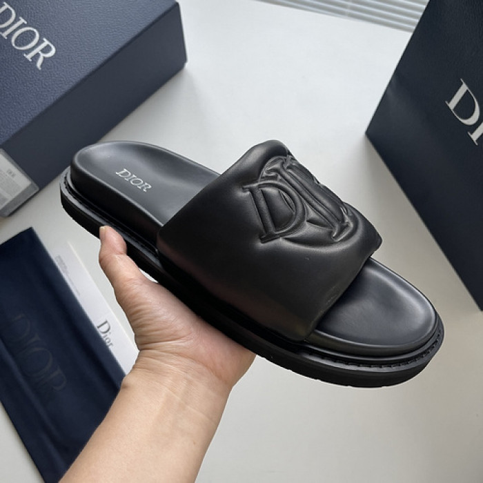 DO DESIGNER SLIPPERS