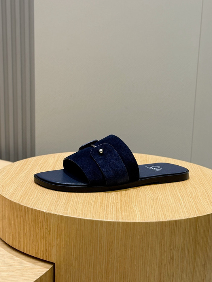 CL SLIPPERS