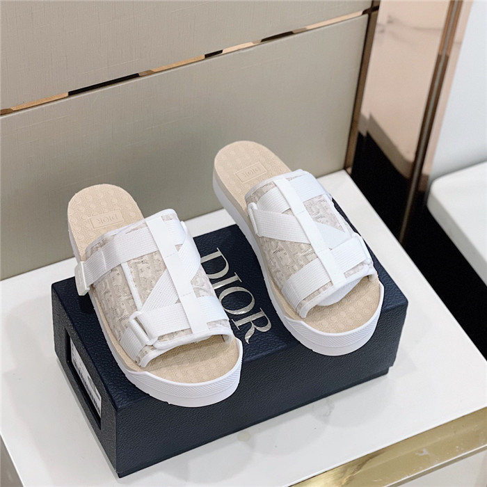 DO DESIGNER SLIPPERS