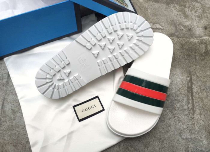 G DESIGNER SLIPPERS