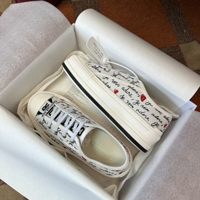 D designer sneaker