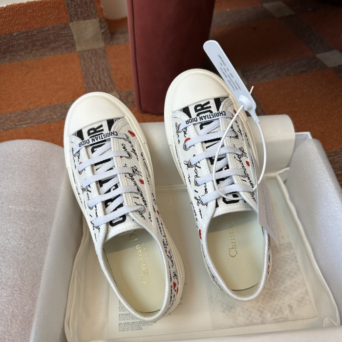 D designer sneaker