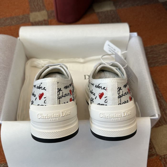 D designer sneaker