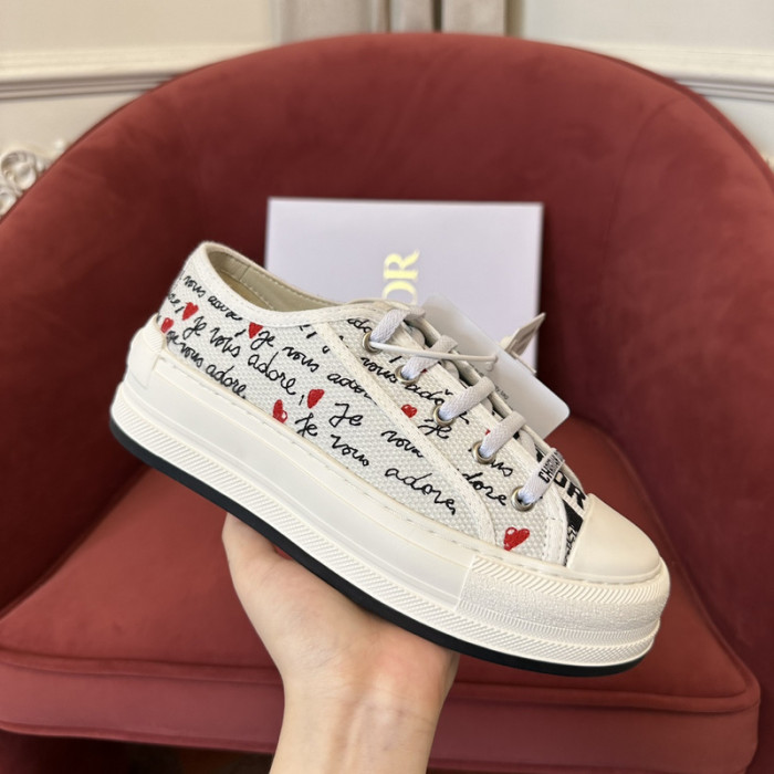 D designer sneaker