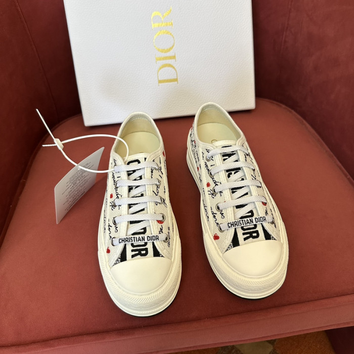 D designer sneaker