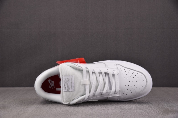 S x Nike SB Dunk Low 94 White Metallic Silver HQ8487-100