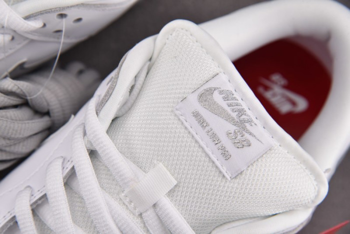 S x Nike SB Dunk Low 94 White Metallic Silver HQ8487-100