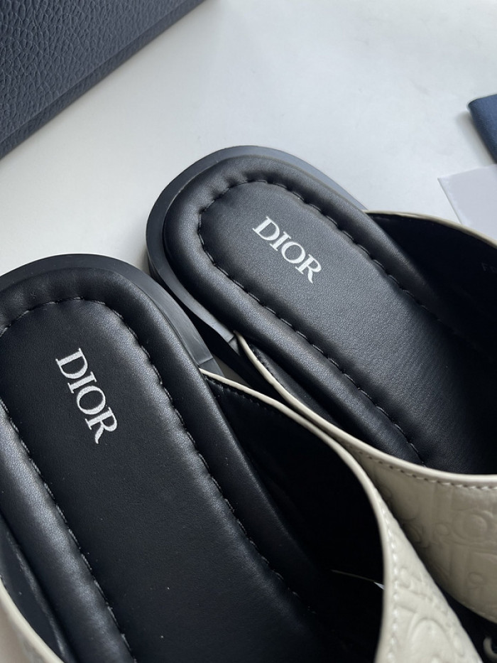 DO DESIGNER SLIPPERS