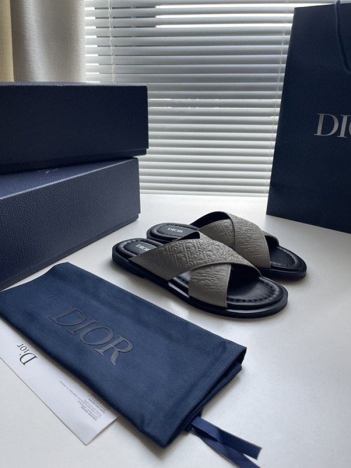 DO DESIGNER SLIPPERS
