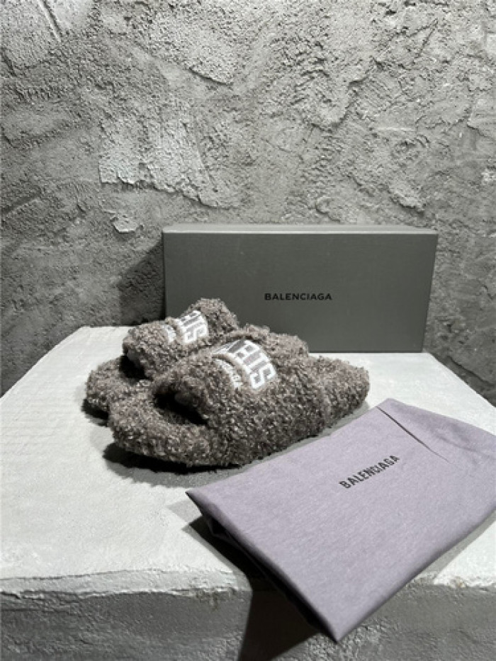 BLEN DESIGNER SLIPPERS