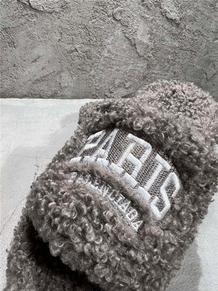 BLEN DESIGNER SLIPPERS