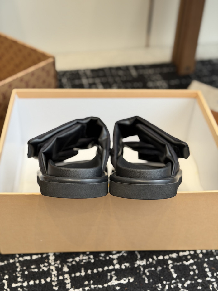 L&VT SLIPPERS