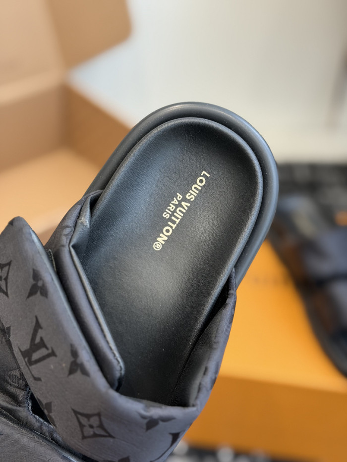L&VT SLIPPERS