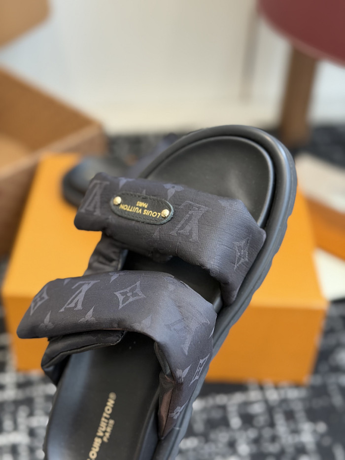 L&VT SLIPPERS