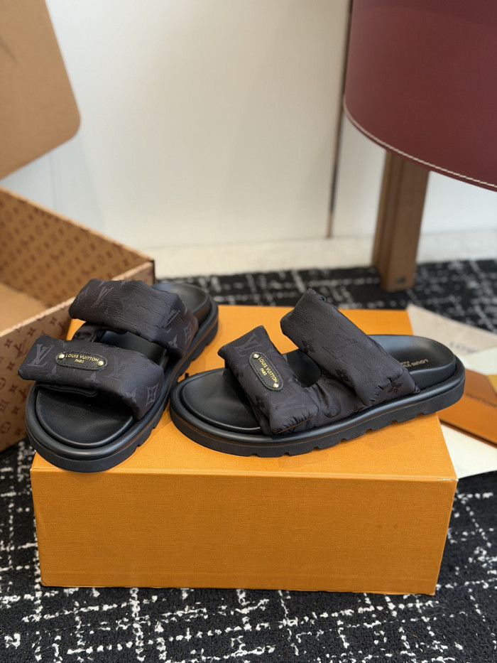 L&VT SLIPPERS