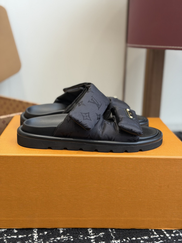 L&VT SLIPPERS