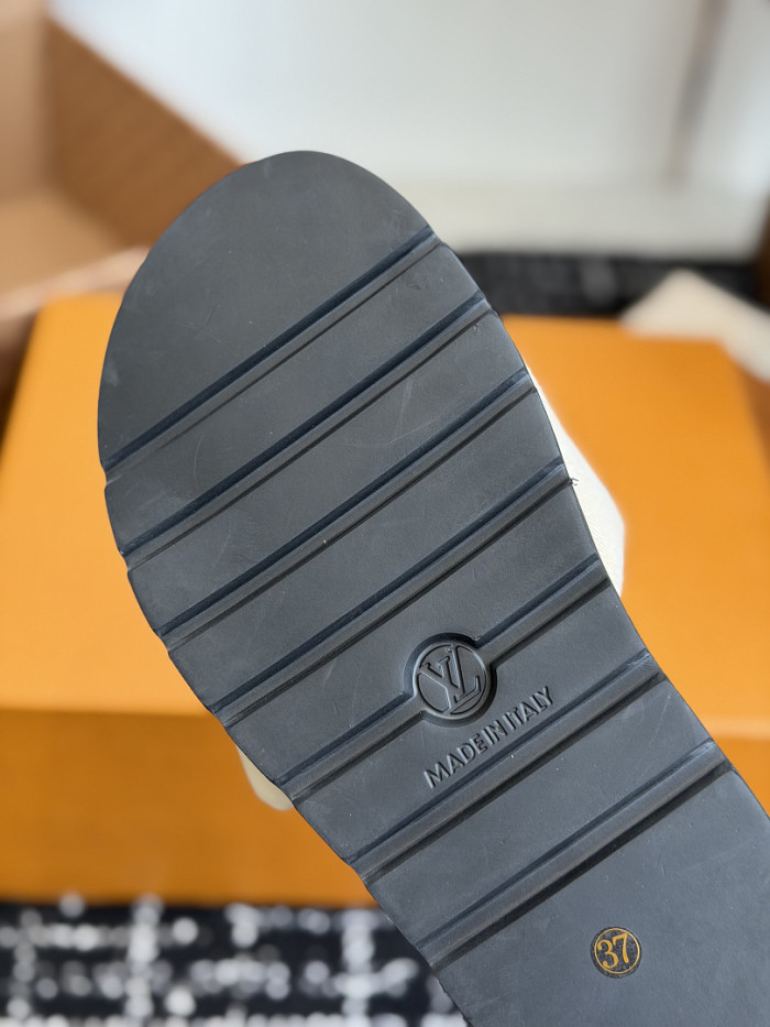 L&VT SLIPPERS