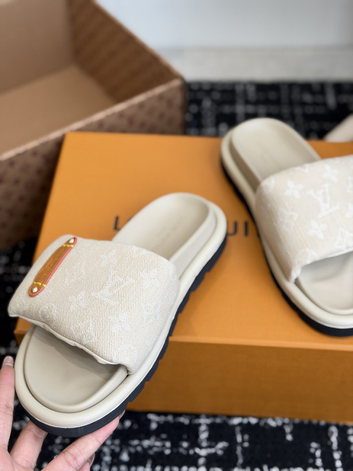 L&VT SLIPPERS