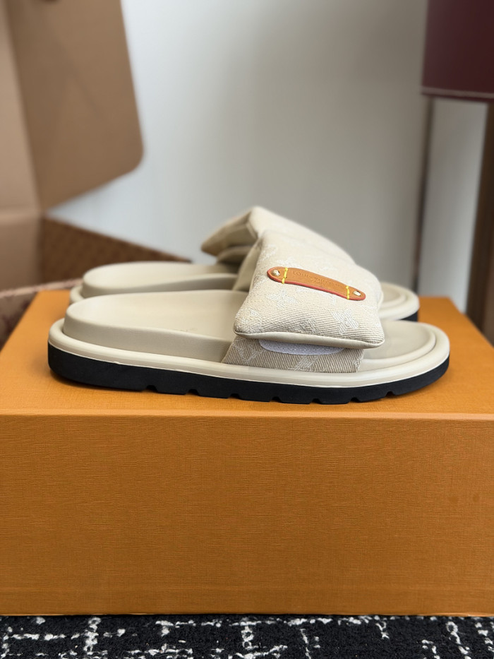 L&VT SLIPPERS