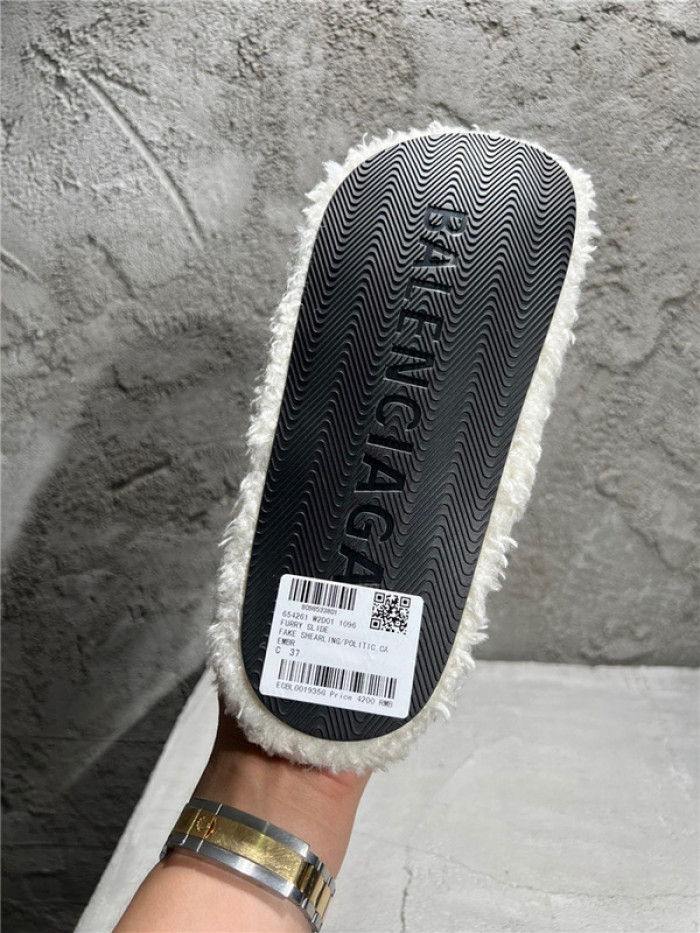 BLEN DESIGNER SLIPPERS