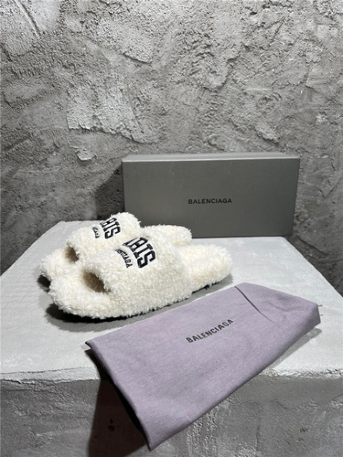 BLEN DESIGNER SLIPPERS