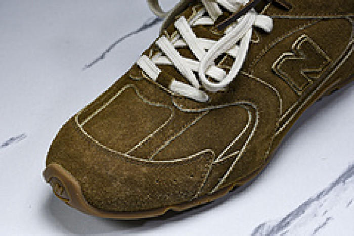 New Balance Miu