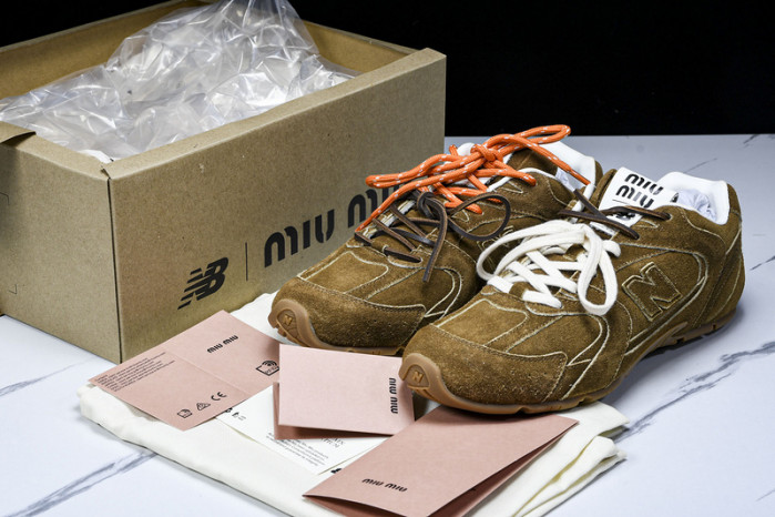 New Balance Miu