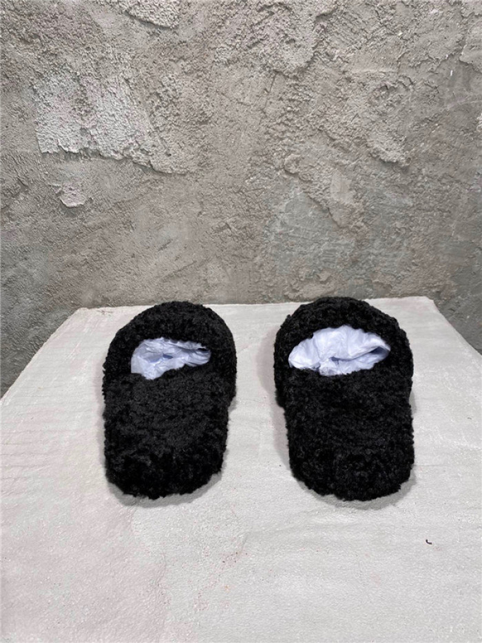 BLEN DESIGNER SLIPPERS