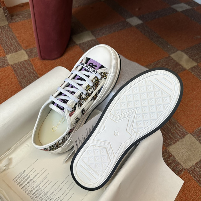 D designer sneaker