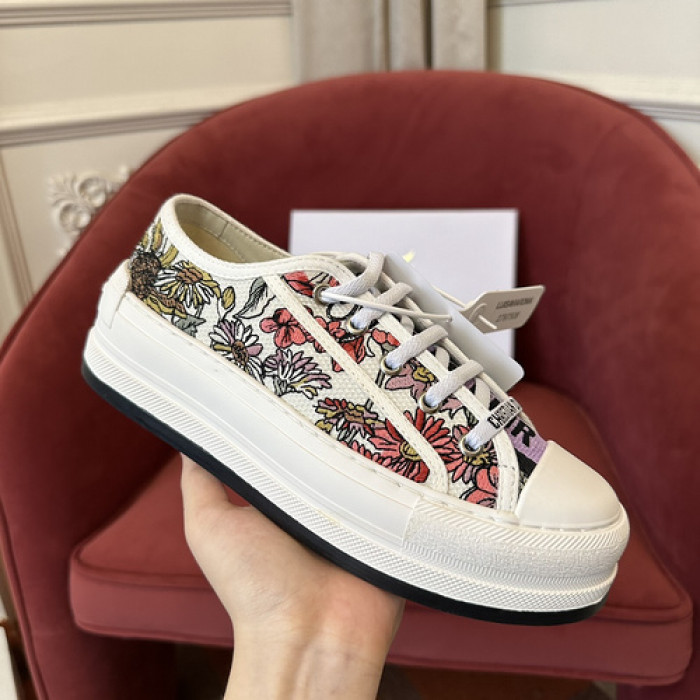 D designer sneaker