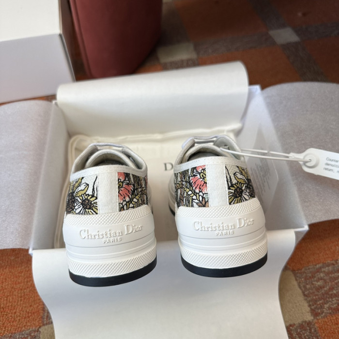 D designer sneaker