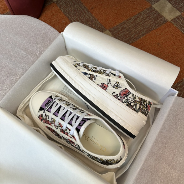 D designer sneaker
