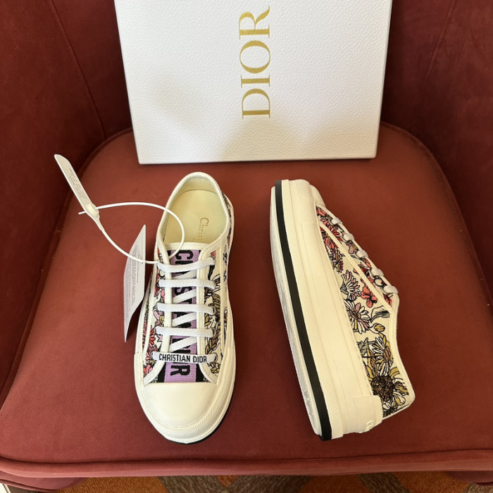 D designer sneaker