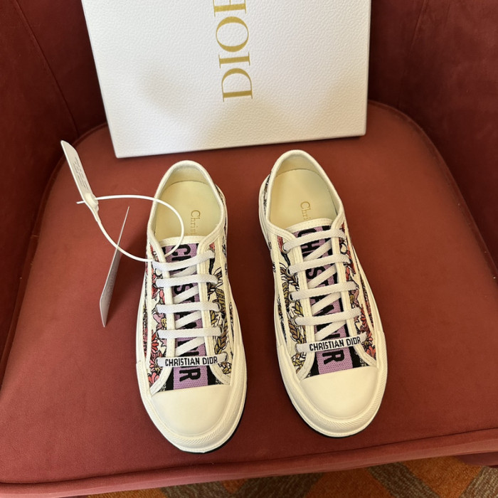 D designer sneaker