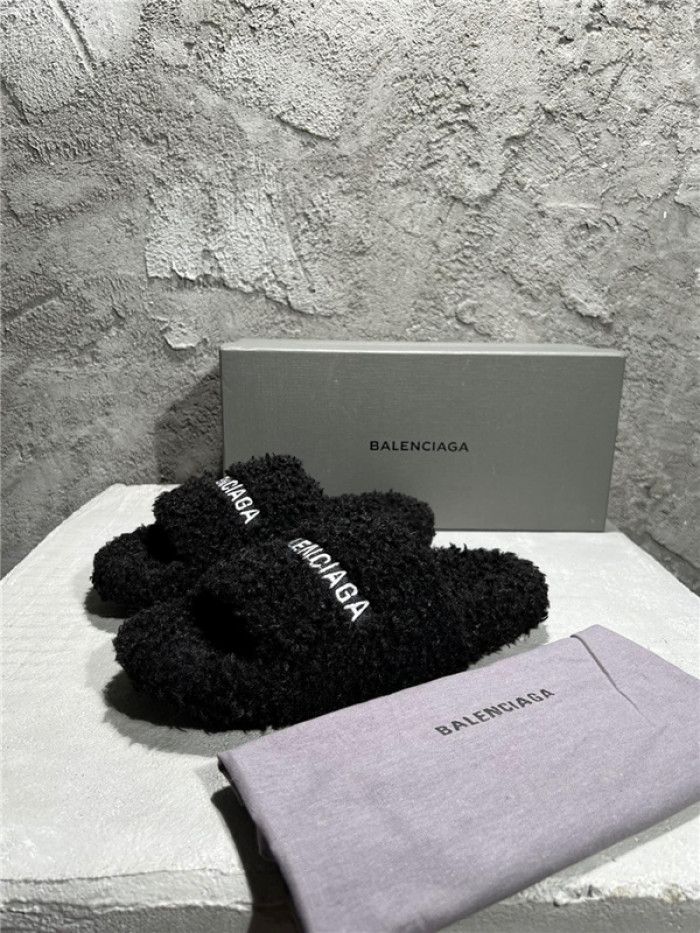 BLEN DESIGNER SLIPPERS