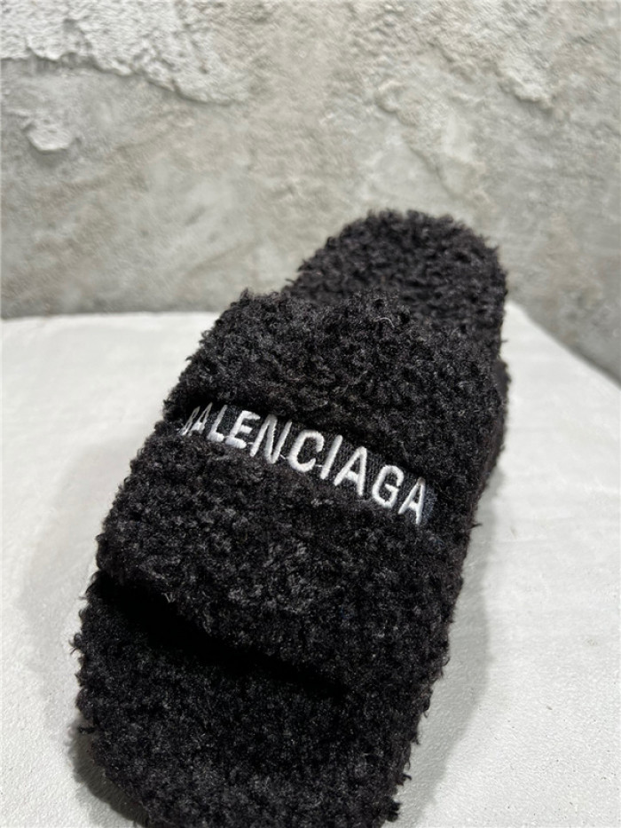 BLEN DESIGNER SLIPPERS