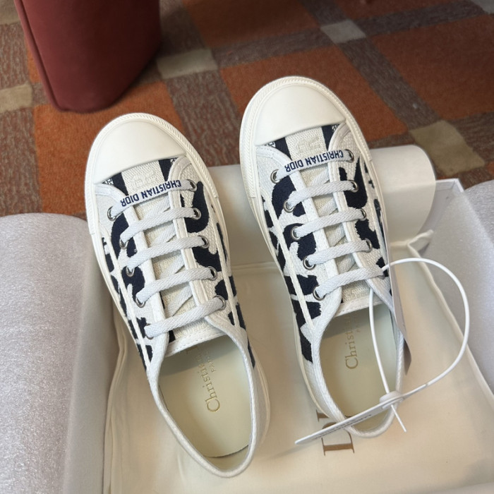 D designer sneaker
