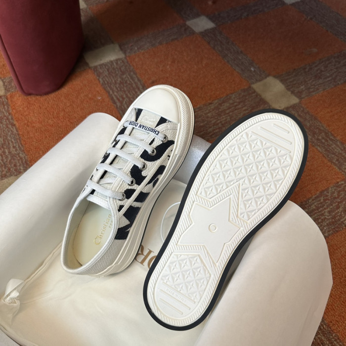 D designer sneaker