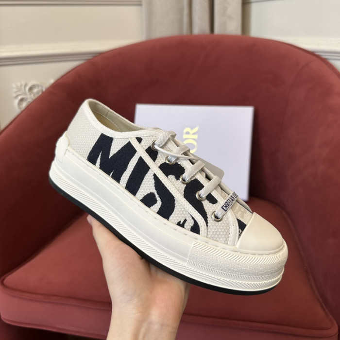 D designer sneaker