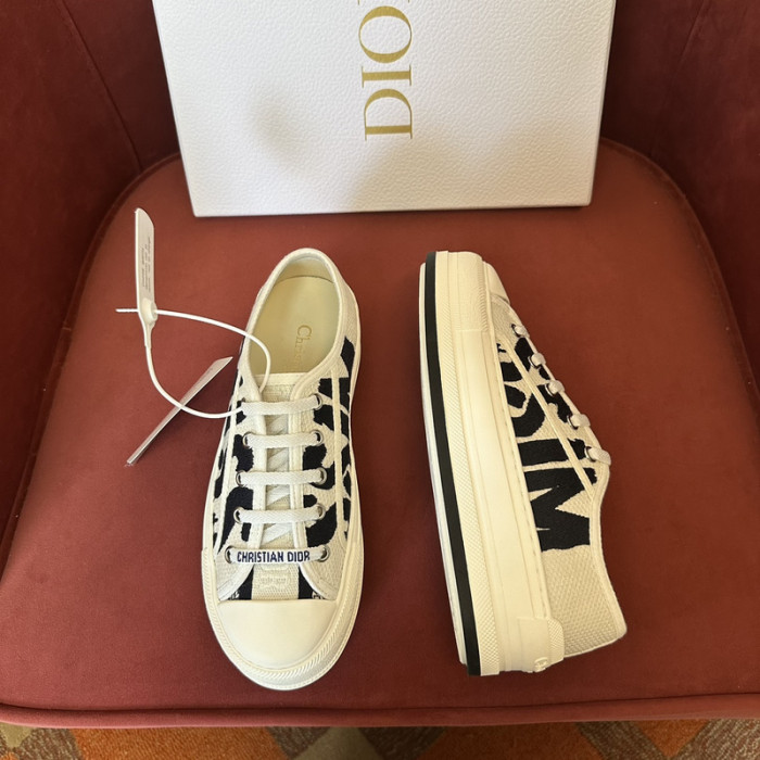 D designer sneaker