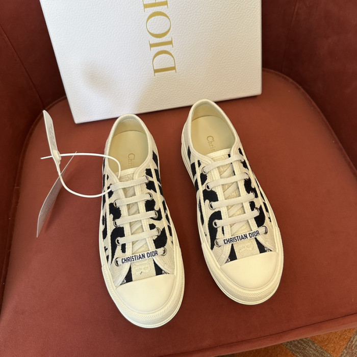 D designer sneaker