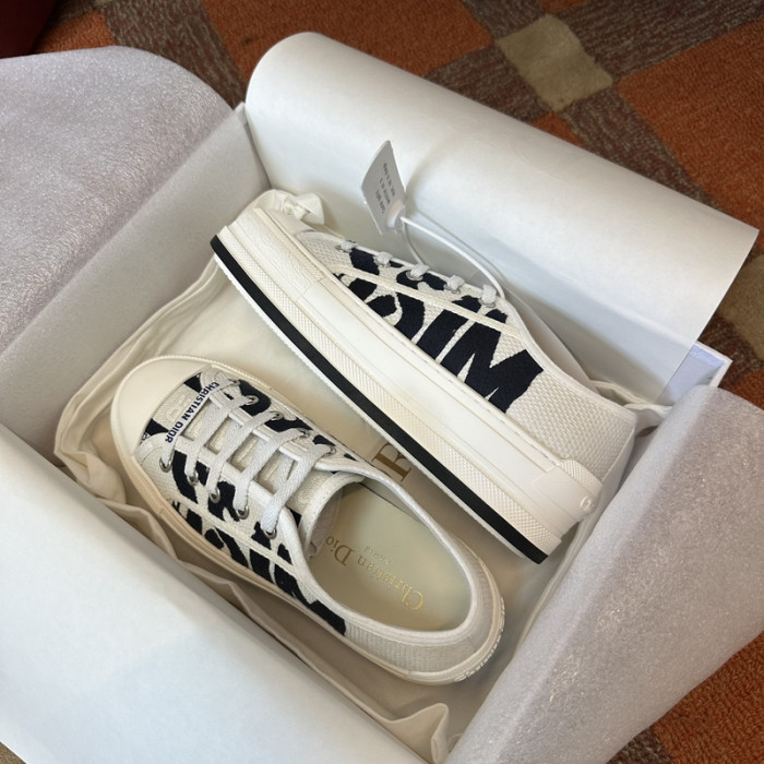 D designer sneaker