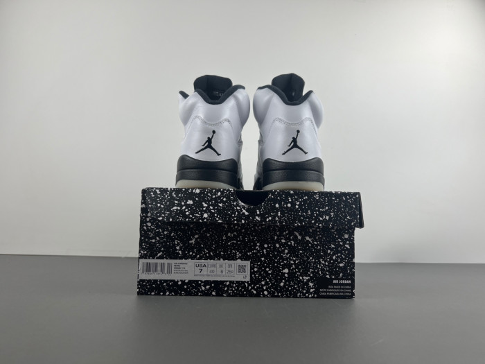 Air Jordan 5 Retro "White and Black" DD0587-110