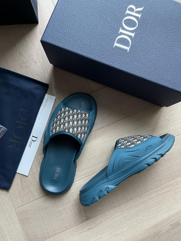 DO DESIGNER SLIPPERS