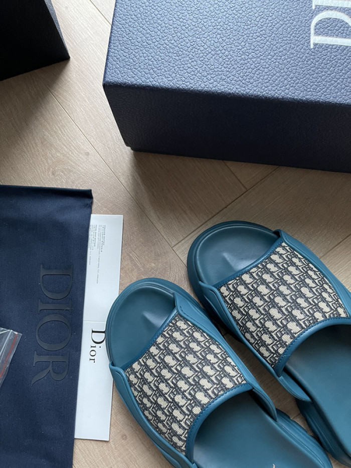 DO DESIGNER SLIPPERS