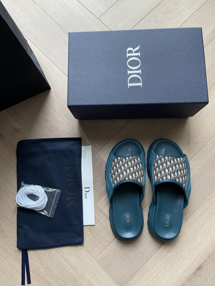 DO DESIGNER SLIPPERS