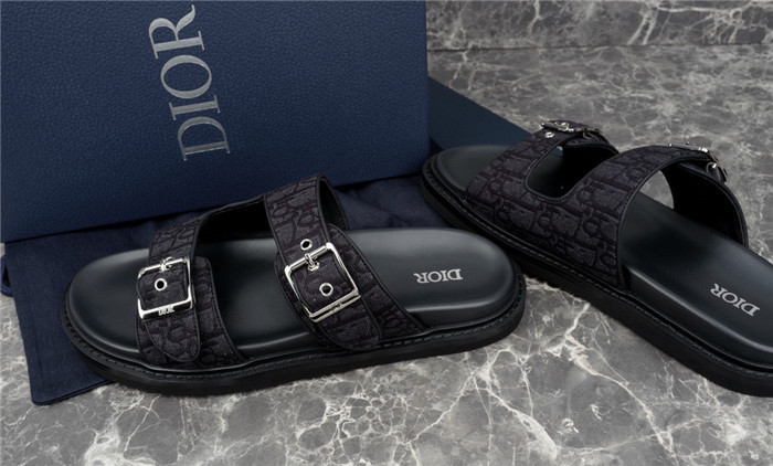 DO DESIGNER SLIPPERS