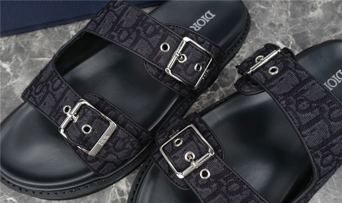 DO DESIGNER SLIPPERS